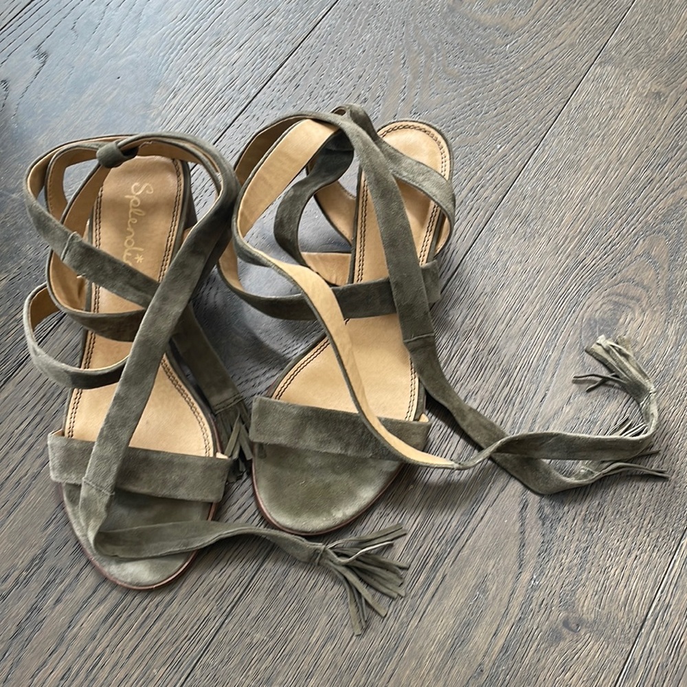 Splendid brand suede sandal. Cross cross up leg. Size 8.5. Ties in back or front